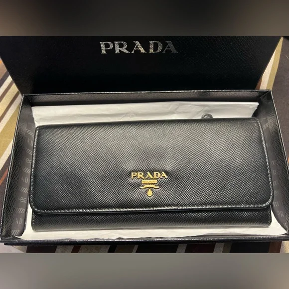 PRADA Tri color leather snap wallet w/COA box/tissue